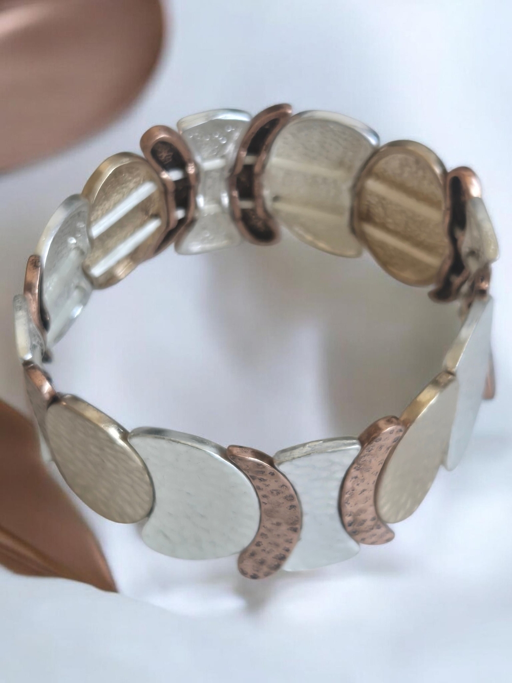 Two-Tone Hammered Disc Stretch Bracelet